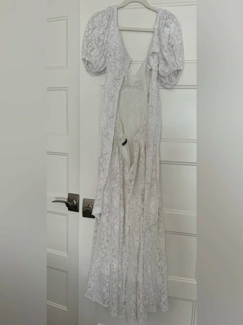 Abercrombie & Fitch White Lace Drama Puff Sleeve Cutout Maxi Dress- Medium Pet.